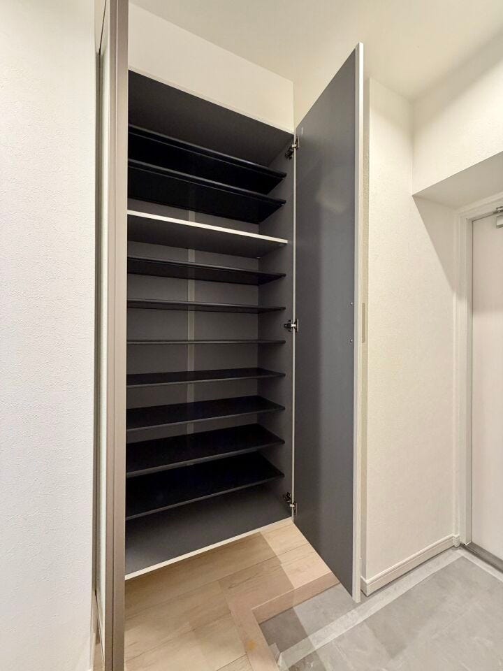 大きなシューズボックスでスッキリとした玄関を保てます♪