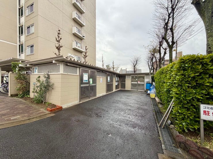 〈ゴミ捨て場〉きちんと管理されたゴミ捨て場♪