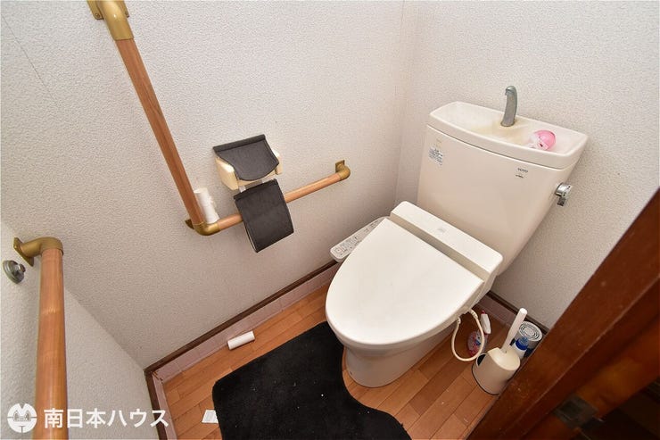 下田町 中古戸建 【トイレ】温水洗浄便座機能付きです！