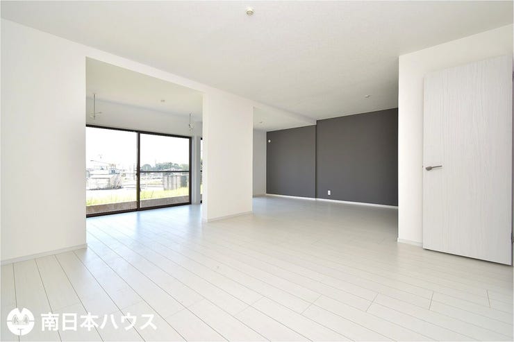 下田町 中古戸建 【リビング】20帖の広々としたリビングです！