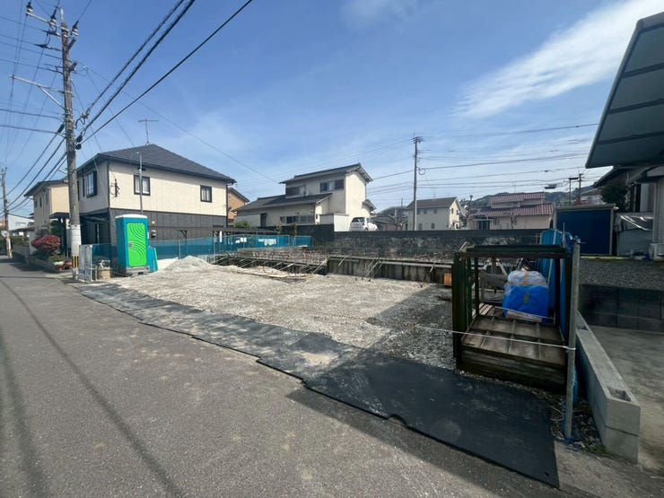 右側から見た外観