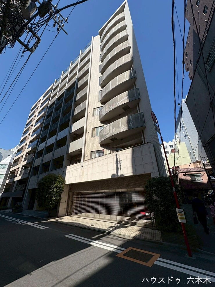 【外観】
落ち着いた色調で都心の街並みに調和する佇ま