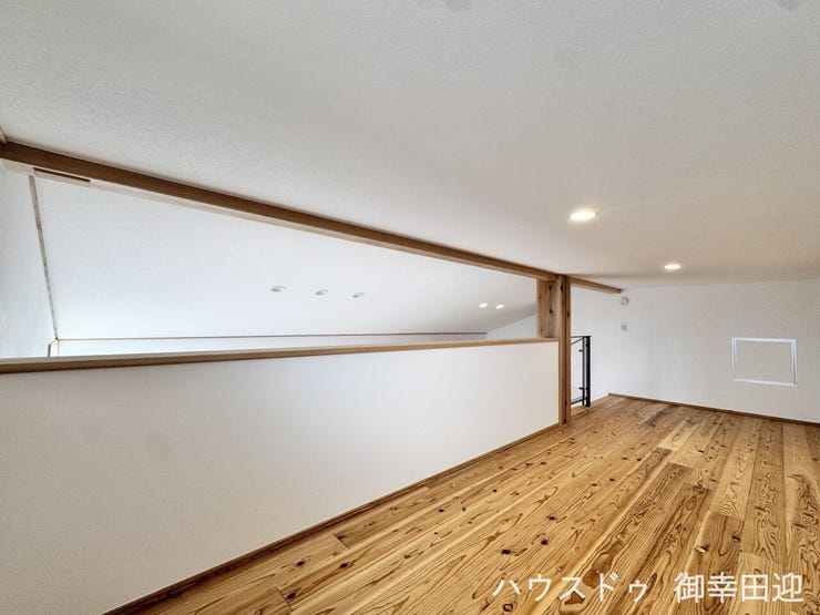 ■2階6帖ロフト■「+α」の空間が、暮らしにゆとりをくれる。収納としてはもちろん、ワークスペースやシアタールームとしても。住む人のイマジネーションに合わせて自在に変化する、機能的なマルチスペース。
