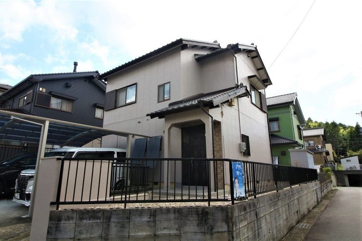 小学校まで徒歩約8分のため、小さなお子様の通学も安心です。気になることがございましたらお気軽にお問合せください。