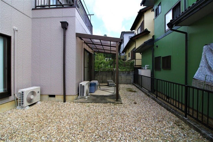 南向きのお庭付きです。お子様やペットと一緒に遊ぶことができますね。良い気分転換になりそうです。家庭菜園を楽しむこともできます。