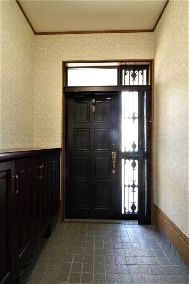 室内奥が見えづらい造りなので、プライベート空間を守りやすいです。開放感があり、明るい玄関でお客様を迎えられます