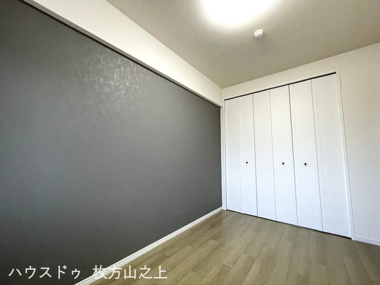 大容量クローゼット付きで収納力◎。約5帖ながら広く使える機能的な洋室。