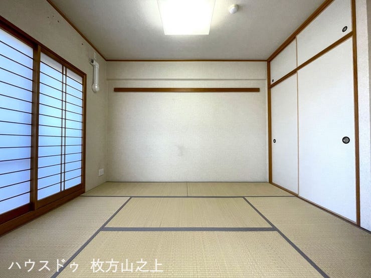 落ち着いた雰囲気の和室。押入付きで収納力もあり、客間やくつろぎ空間としても使える便利な一室。