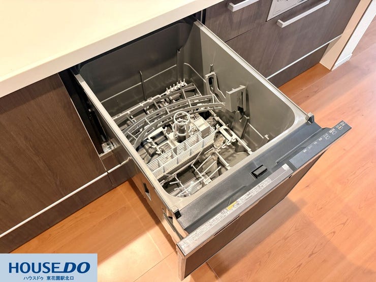 家事の負担を軽減してくれる、ビルトインタイプの食器洗い乾燥機です!食後の片付けを任せられるので、食後のひとときをゆっくり過ごせます♪手洗いに比べて節水効果も期待でき、環境にも優しい設備です!