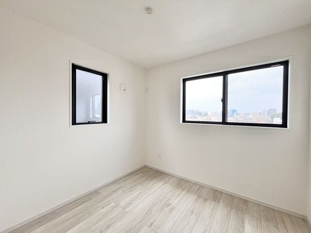 4.5帖洋室:小ぶりなお部屋ですが、収納もしっかりとあるので、お部屋を広く使えます。
