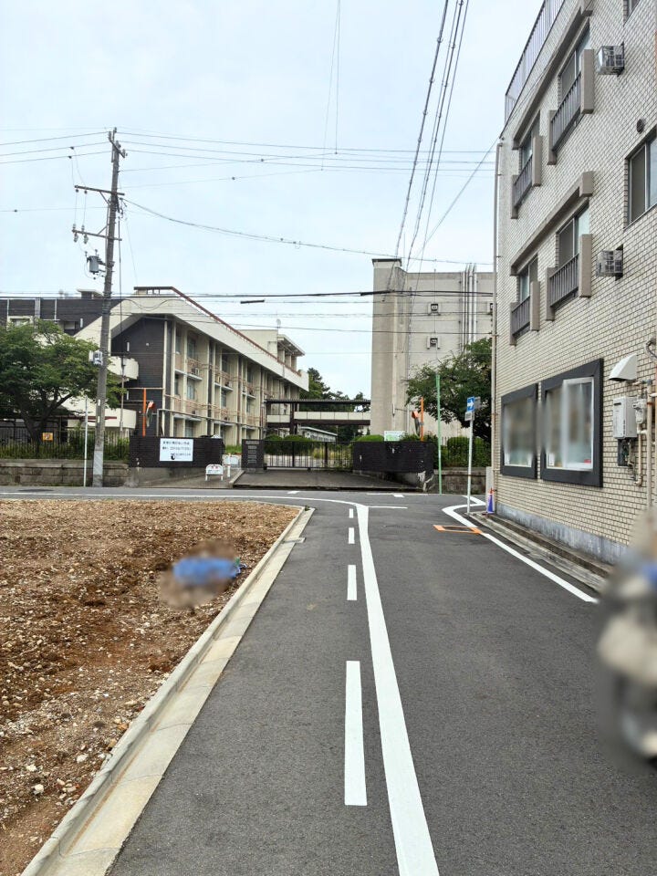 【前面道路含む現地写真】
*前面道路*