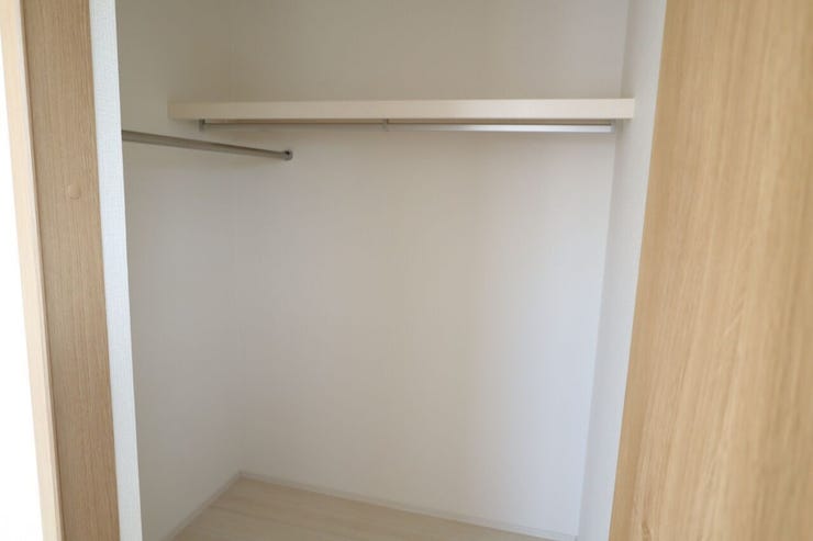 ウォークインクローゼット 同仕様
季節物の収納に便利なウォークインクローゼット完備!