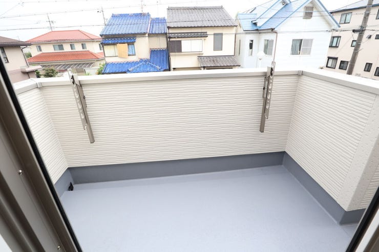 バルコニー 同仕様
南向きバルコニー♪
日当たり良好です♪