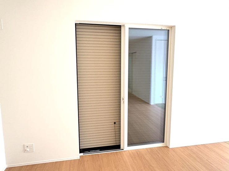 シャッター雨戸 同仕様
長期の旅行や台風などの災害に役立ちます!