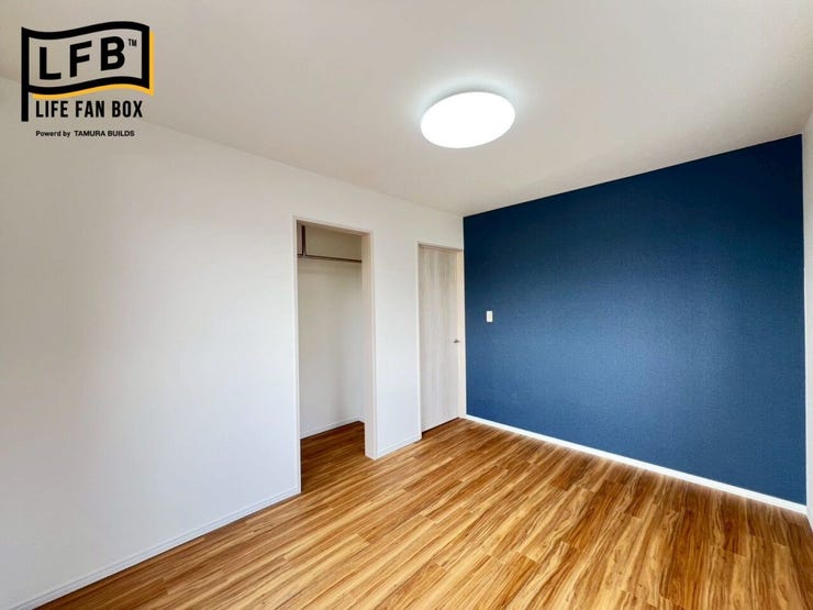 お部屋のアクセントになるクロスがオシャレですね☆
家具選びも楽しみになります!