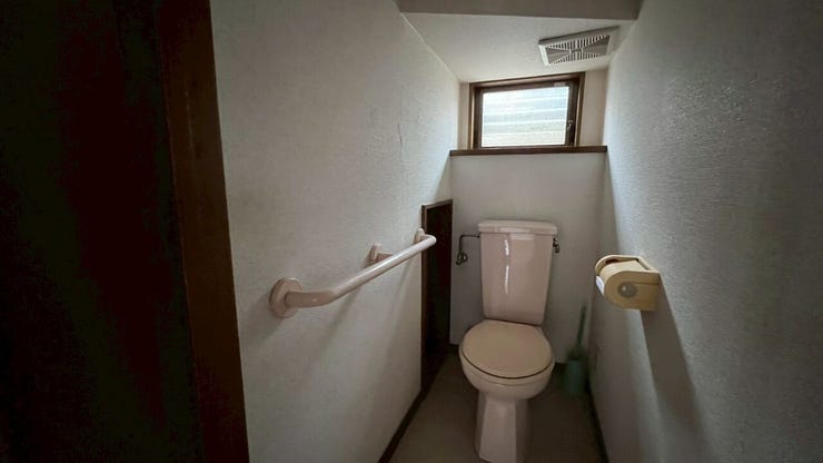 こちらのトイレも新品になります♪
※リフォーム前の写真です。