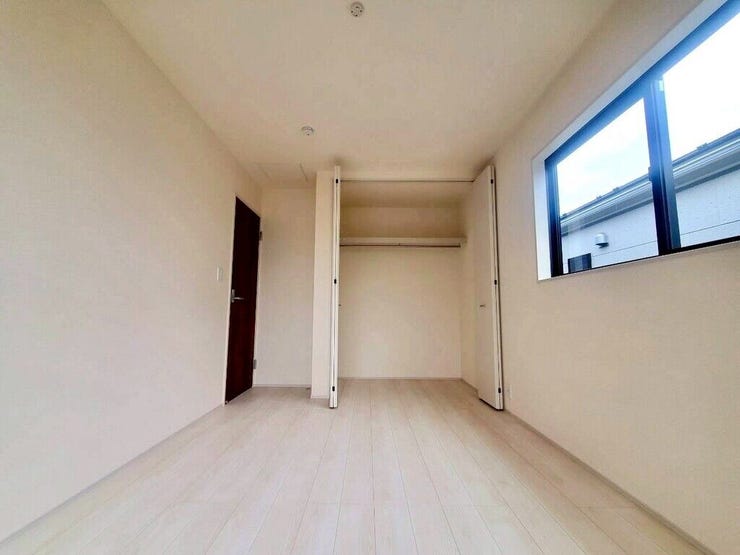 【Bedroom】主寝室や子ども部屋、在宅ワークにも使える洋室。暮らしに合わせて自由にレイアウトできます。