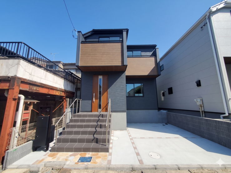 【Exterior】 洗練されたデザインの外観は、どこから見ても美しい佇まいです。