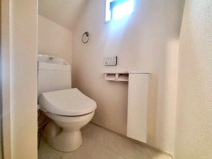 【Toilet】清潔感があり、落ち着いたデザインのトイレ。家族みんなが快適に使えます。