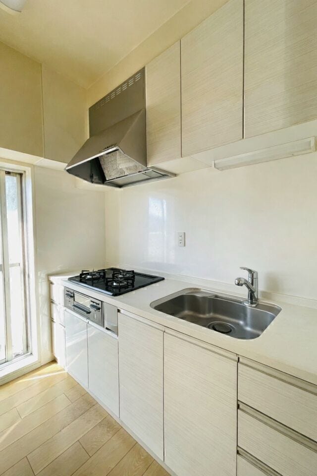 コンロ・シンク・作業台が無駄なくまとまった効率的なレイアウト。調理しやすく、毎日の家事がスムーズになるキッチン☆