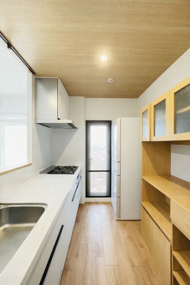 十分な収納と効率的な動線で、家事がスムーズに進む使い勝手の良いキッチン☆
※AIによる家具消し修正を行っています。