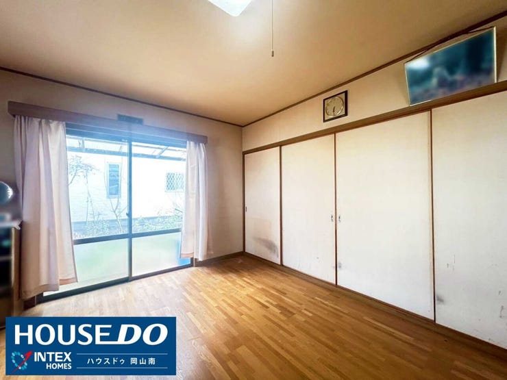 【和室とつながる開放的なダイニング】
ダイニングのすぐ隣には和室が配置されており、扉を開ければさらに広々とした空間に!お子様の様子を見守りながら家事をこなしたりと、使い勝手の良い間取りです◎