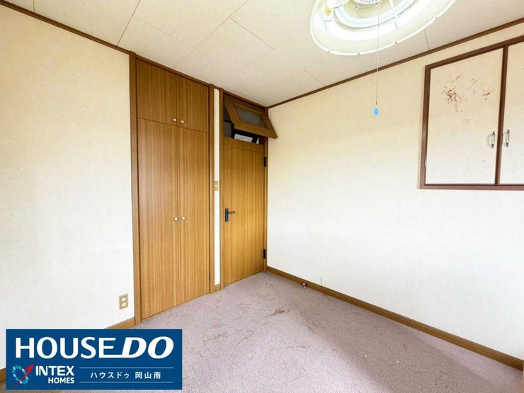 【収納充実!すっきり片付く洋室】
便利なクローゼットが完備された洋室です!お子様のおもちゃや衣類もたっぷり収納できるので、お部屋を広々と使えますね!家族の成長に合わせてフレキシブルに使える空間です◎