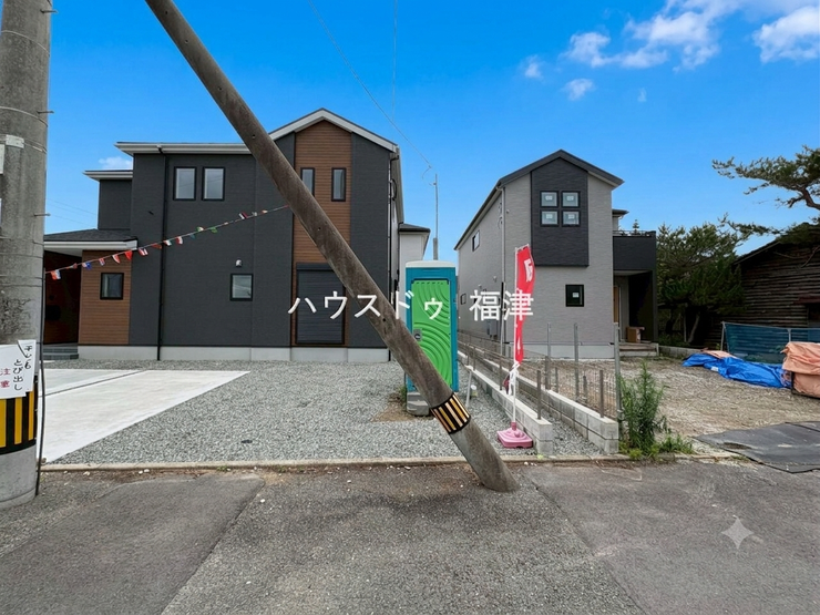 古賀駅徒歩9分×24時間スーパー徒歩5分!
日々の生活に便利な立地です。
《古賀市天神3丁目 新築戸建》