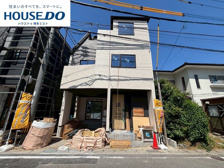 【外観】
【大野城市仲畑 新築戸建て】■足元あったか、21.8帖LDKに床暖房♪■御笠の森小学校まで歩8分■約3帖納戸&ドレスルーム♪(5月17日撮影)