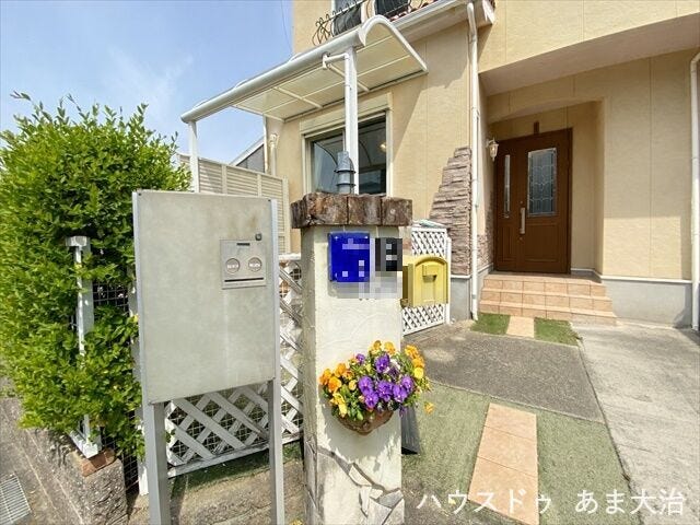 門柱があることで敷地と道路との境界線が明確になり、不審者や部外者の不法侵入や迷惑駐車を予防でき、プライベート空間を確保できそうです。