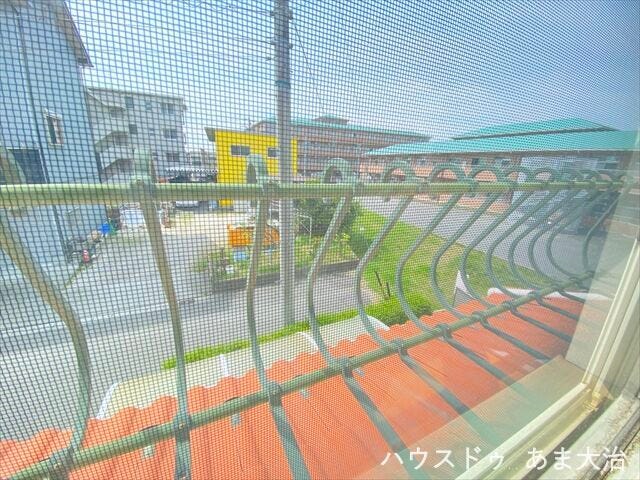 眺望良好◎転落防止にも配慮された格子付き。
