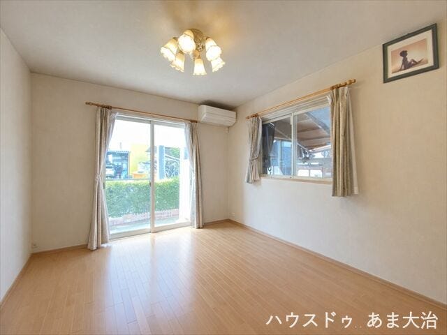 太陽の温かさを取り込みやすく、観葉植物の育成にも適した環境となり植物も育ちやすそうですね◎
※居住中につき、室内写真は一部画像加工を行っております。