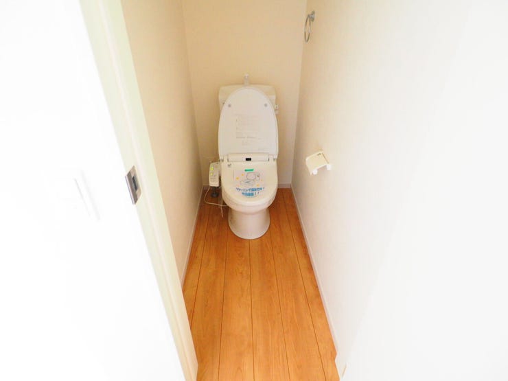 1階、2階のトイレともに温水洗浄便座付き