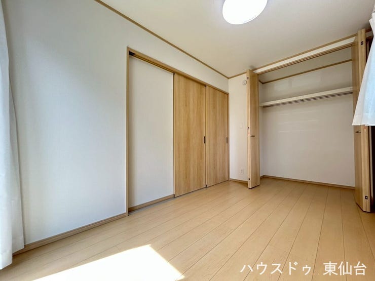 1階洋室です♪お昼寝やお子様のお友達が来た時のお部屋や育児スペースなど、使い勝手のよいお部屋です♪