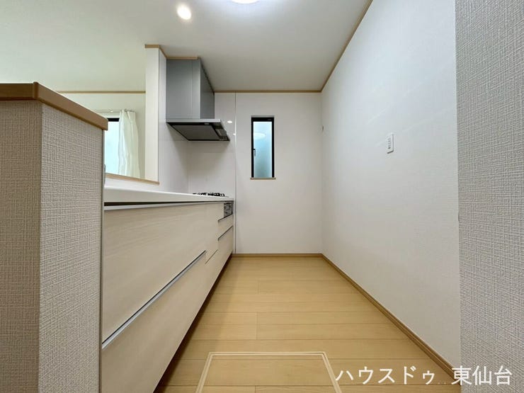 お好みのカップボードを置くスペースもありますね♪