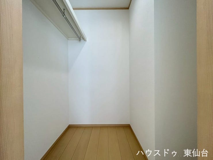 お洋服が一目瞭然のクロゼットです♪