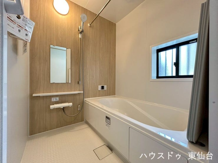 入浴以外はお洗濯物も乾かしてくれる働きもののお風呂です♪
足を延ばしてゆっくりくつろげる、戸建ならではの浴室です♪