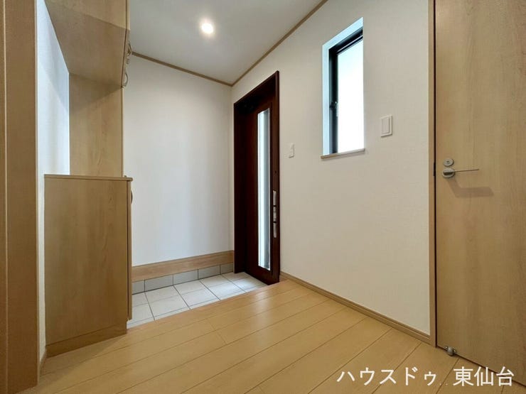 程よく抜け感があって圧迫感が抑えられたおもてなしの玄関です♪