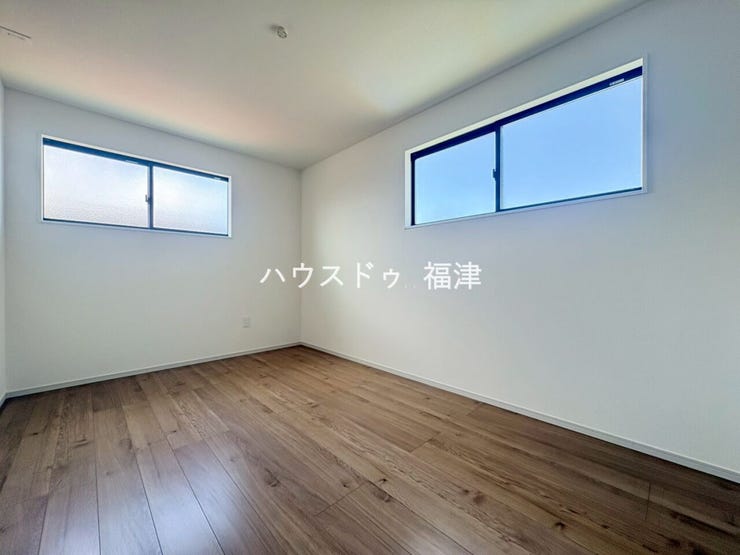 約7.5帖の洋室です。
ウォークインクローゼット付き!
《古賀市天神3丁目 新築戸建》