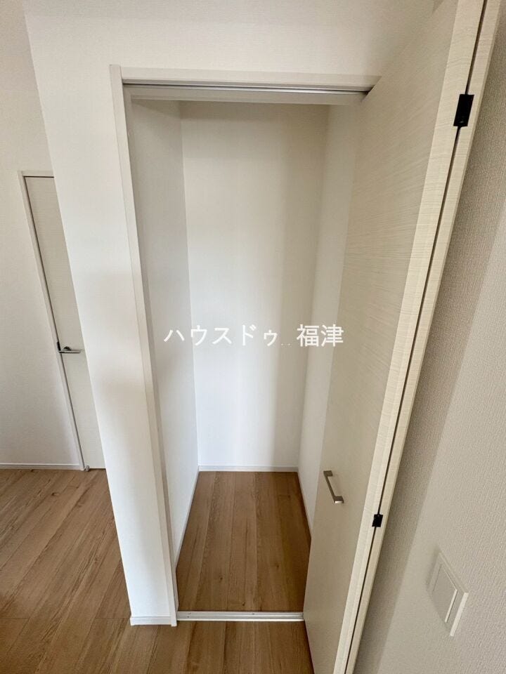 ちょっとしたものを片付けるのに便利な収納スペース!
2階にあります♪
《古賀市天神3丁目 新築戸建》