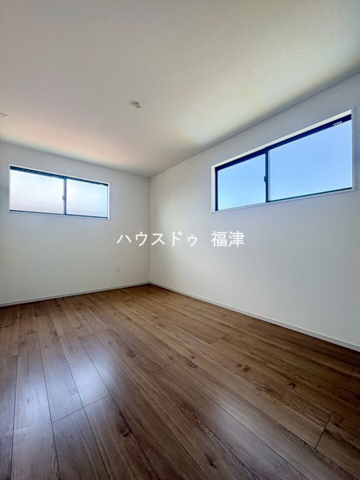 ウォークインクローゼット付きの7.5帖の洋室です。
《古賀市天神3丁目 新築戸建》