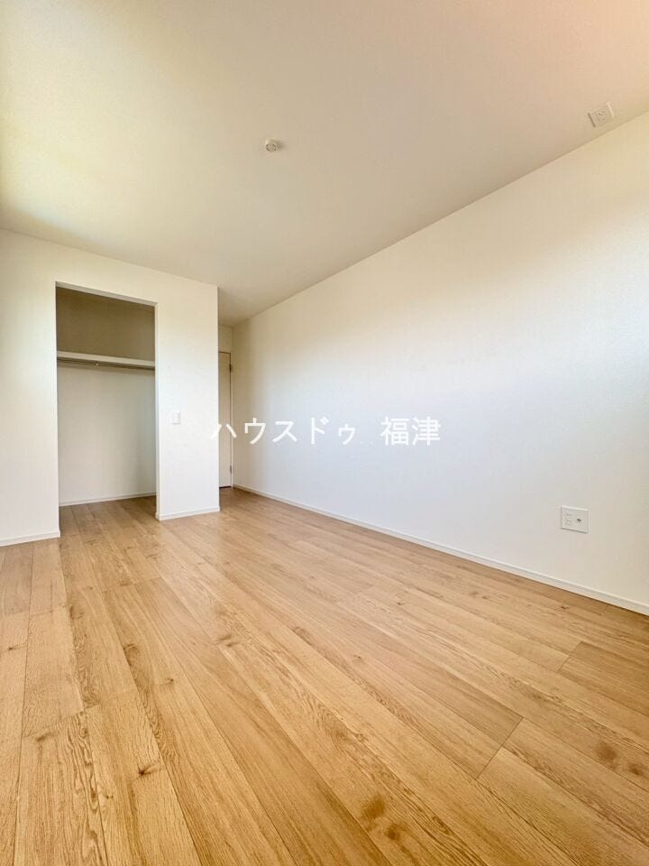 7.5帖の洋室です。
《古賀市天神3丁目 新築戸建》