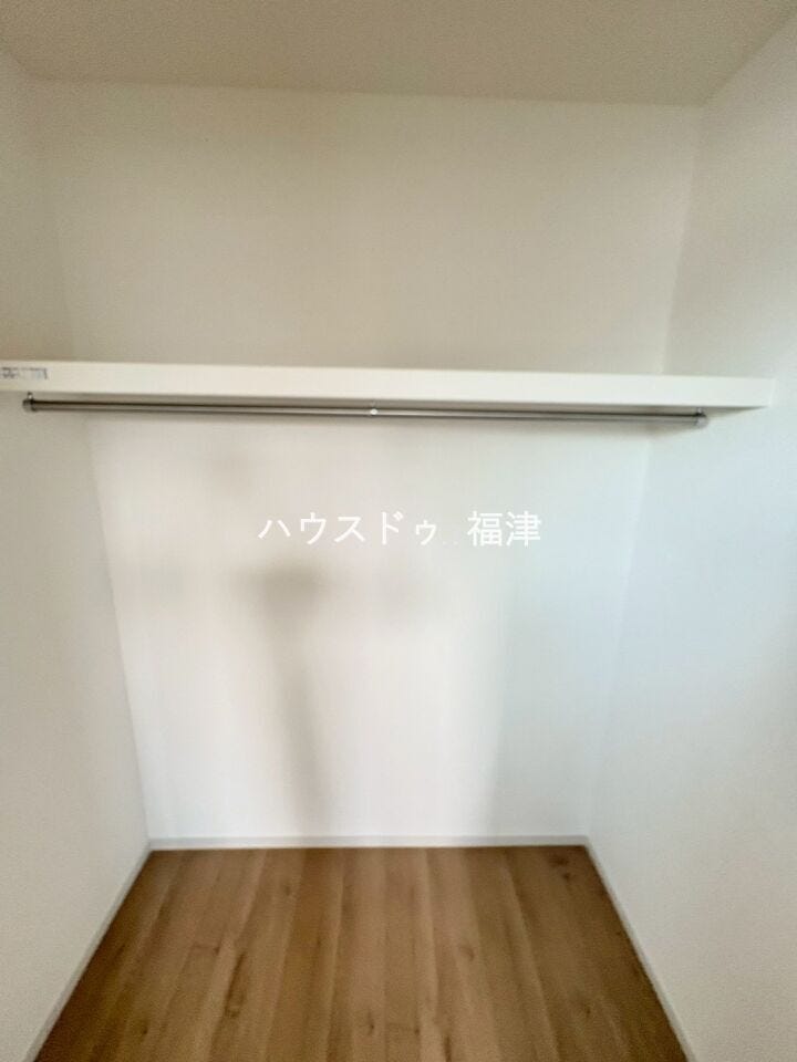 扉無しの収納スペースは開放感がありスッキリとした空間を
演出してくれます♪
《古賀市天神3丁目 新築戸建》