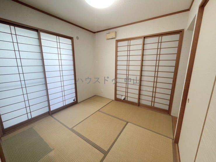 \暮らしにゆとりをもたらす和の空間/
客間や寝室、お子さまの遊び場、在宅ワークにも活躍する万能な和室。落ち着きある空間として使いやすく、暮らしの幅を広げてくれます。