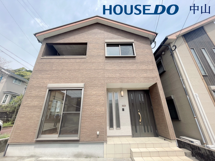 \堂々とした佇まいの戸建住宅/
洗練された外観デザインが街並みに映える一邸。住まうご家族の誇りとなる、美しさと安心感を兼ね備えた住まいです。