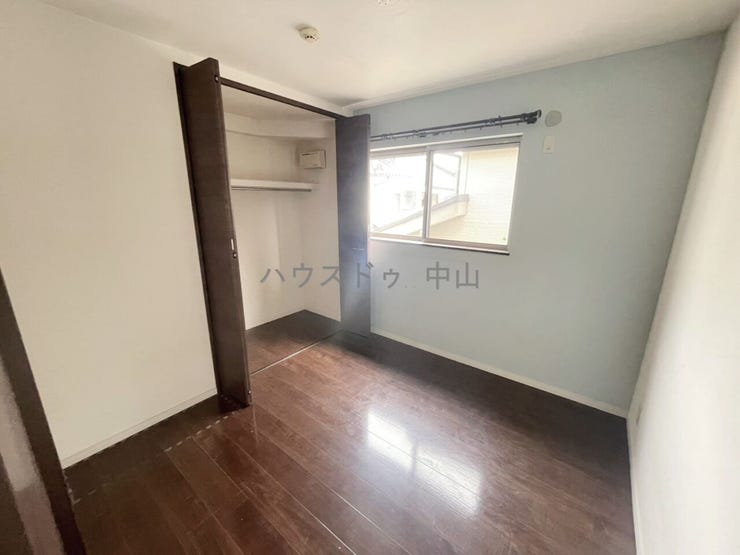 \暮らしにフィットする2階洋室/
プライベート空間としてゆったり使える一室。ベッドやデスクも置きやすい間取りで、将来の使い方にも柔軟に対応できます。