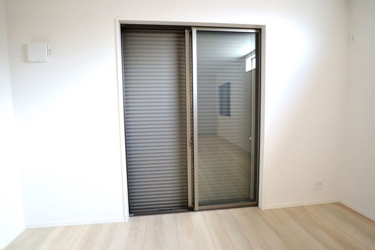 シャッター雨戸 同仕様
長期の旅行や台風などの災害に役立ちます!