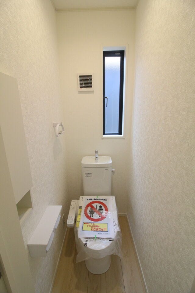 *2階のトイレ*
1・2階にトイレがございます♪朝の忙しい時間帯も待たずにすみそうですね♪