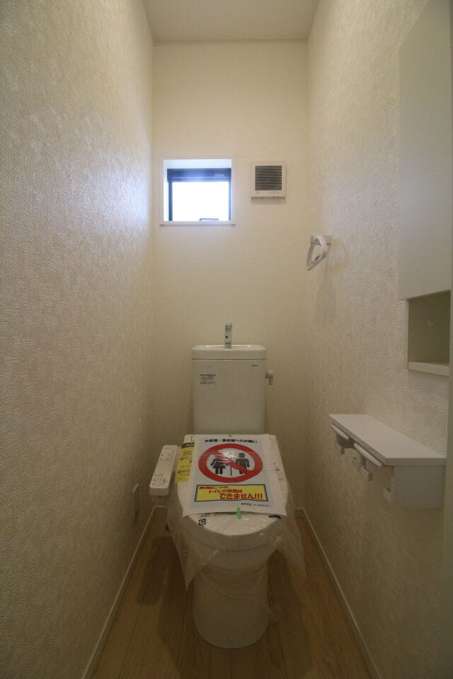 *1階のトイレ*
1・2階にトイレがございます♪朝の忙しい時間帯も待たずにすみそうですね♪