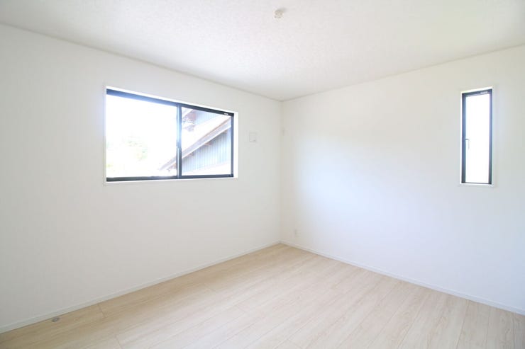 *7帖洋室*
7帖でゆったり広々とした主寝室!寝室にはWIC付きでお部屋もすっきり片付きます!